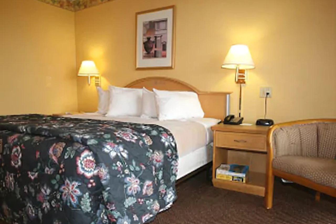 Knights Inn Six Flags Lodge West Eksteriør bilde